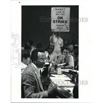 1987 Press Photo City Council President George Forbes holds a hearing