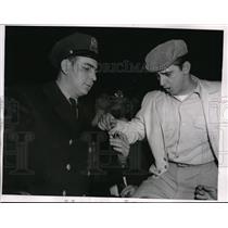 1959 Press Photo Chicago Police eject protesting fan Alex Masciola - nec98798