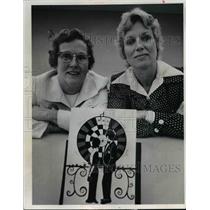 1974 Press Photo Mrs. Edward Ismond and Mrs. Tom Podwoski  - nee92873