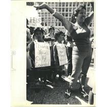 1985 Press Photo Daley Center Plaza support rally