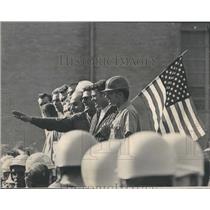 1987 Press Photo Construction workers marching outside