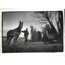 1993 Press Photo Phyllis Eide with Horse in Redmond, Washington - fux00023
