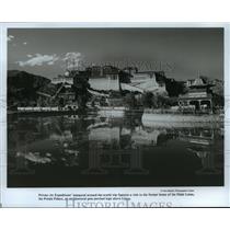 1989 Press Photo Dalai Lama Home, Potala Palace, Lhasa, Tibet - ftx00365