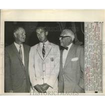 1956 Press Photo Bobby Morrow Olympic champion, Byron Nelson and Tris Speaker