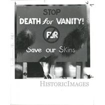1989 Press Photo Sign protest Countryside Mall shoppers