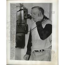 1951 Press Photo NY Yankees mgr. Casey Stengel after game postponement