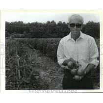 1993 Press Photo St. Bernard Parish Farms - Benny Gagliano, Kenilworth Farmer