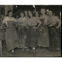 1915 Press Photo Packinghouse Workers Canning Factory