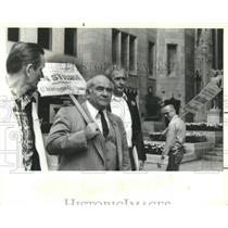 1985 Press Photo Chicago Tribune Strike Actor Asner