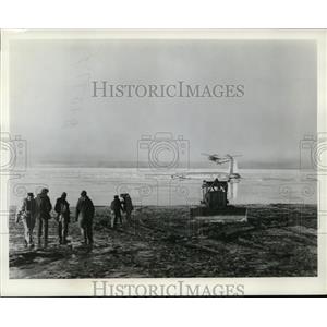 Press Photo Vertol H-21 Helicopter Rescuing US Air Force Globemaster, Anchorage