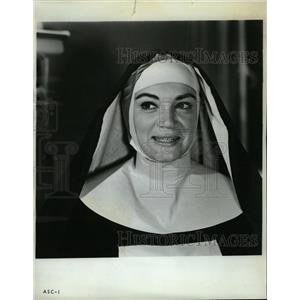 1966 Press Photo Actress Connie Francis Sister Savage - RRW18413