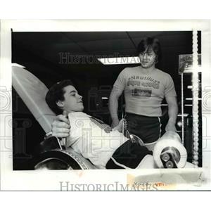 1982 Press Photo Mike Knirschild and Coach Ron Knasek - cvb55101
