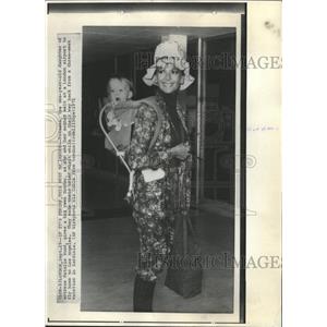 1971 Press Photo Actress Natalie Wood And Daughter - RRW28011
