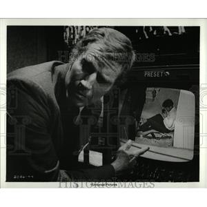 1976 Press Photo Charlton Heston in "Two Minute Warning - RRW94079