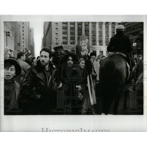 1991 Press Photo Demonstrator effort moved police horse - RRX56649
