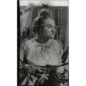 1954 Press Photo Hermione Ferdinanda Gingold,actress - RRW76751