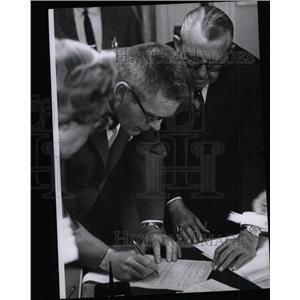 1961 Press Photo C. Joe De Mersseman Signs Bond