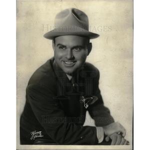 1944 Press Photo Maher comedian author actor comentator