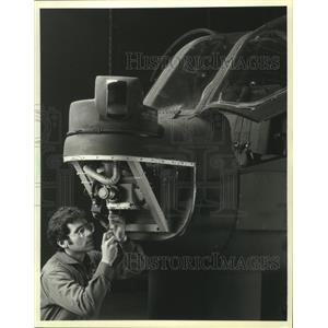 1985 Press Photo Technician works on helicopter parts in Anaheim, California