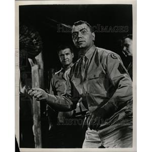 1954 Press Photo Actor Ernest Borgnine Military Uniform - RRW18723