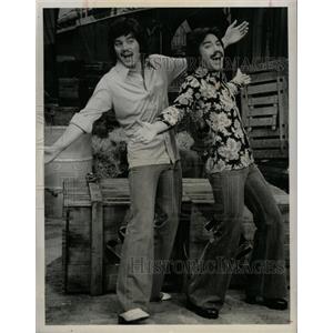 1976 Press Photo Guest Star Freddie Prinze TonyOrlando