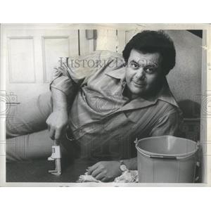 1975 Press Photo Paul Sorvino Actor We'll Get By - RSC43227