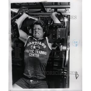 1977 Press Photo Athlete Working out in Nautilus Center