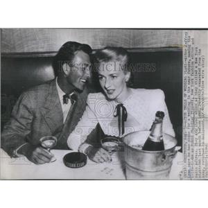 1946 Press Photo Actor Jeffrey Lynn with Fiancee Robin Chandler Tippett