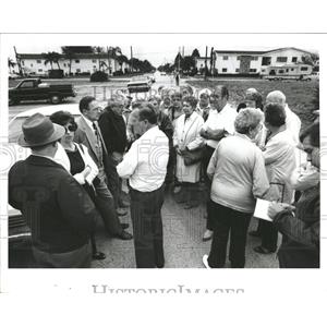 1987 Press Photo Residents Protest Bus Terminal