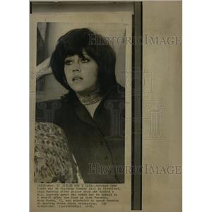 1970 Press Photo Actress Fonda Arrested Kicked Agent - RRW20791
