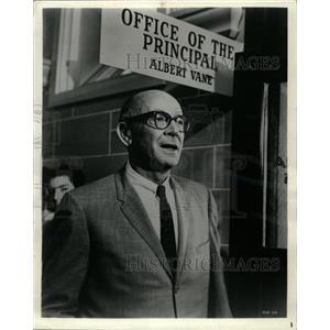 1964 Press Photo American Actor Dean Jagger - RRW09009