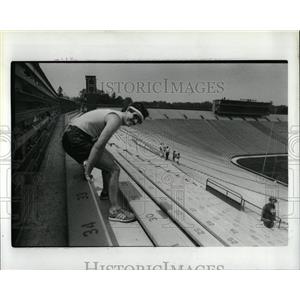 1984 Press Photo Jim Mouth Purol Michigan Stadium Lung - RRW03123