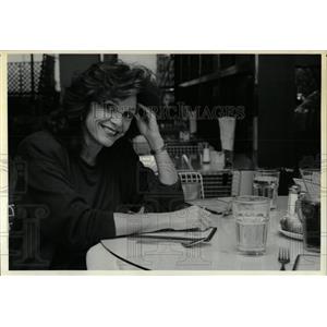 1990 Press Photo Valerie Harper American Actress. - RRW00299