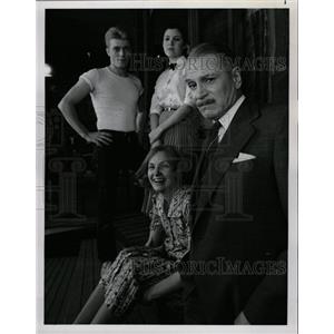 1977 Press Photo Joanne Woodward and Laurence Olivier - RRW19371