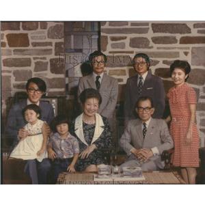 1975 Press Photo Japan's Foreign Minister Takeo Miki with his wife and children