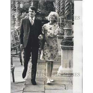 1966 Press Photo Sybil Burton and new husband actorJordanChristopher