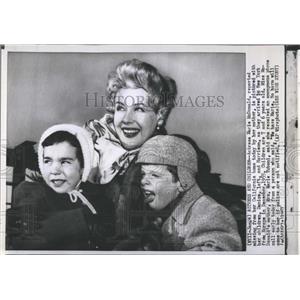 1957 Press Photo Actress Marie McDonald and children danice & Harrison