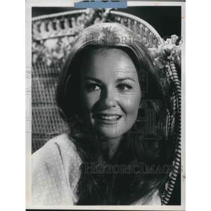 1972 Press Photo Shelley Fabares plays roll of a doctor in The Little People