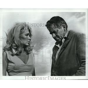 1969 Press Photo Glenn Ford and Stella Stevens in Rage