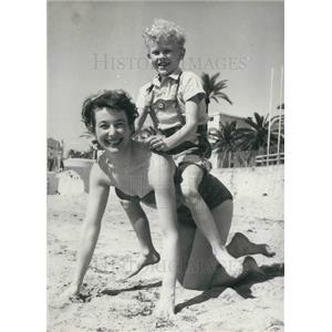 1954 Press Photo Swedish boy actor Kjel Sucksdorff playing on the sandy beach