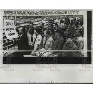 1957 Press Photo New York Postmaster Robert Schaffer Posts Closing Sign
