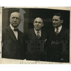 1925 Press Photo Deputy Sheriff John H. Kellerher & Walter Shean - nee01648