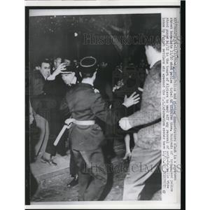 1960 Press Photo Algiers Police and rioting demonstrators
