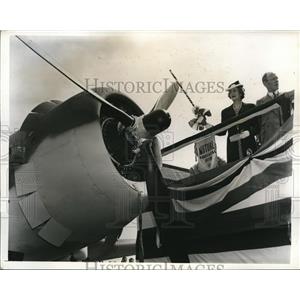 1941 Press Photo Downey Calif Lord Halifax UK Amb & Lady Haifax at Vultee plane