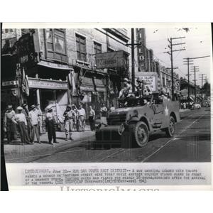 1943 Wire Photo A gun carrier load with troops at the Hasting street - cvw09739