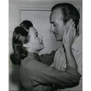 1958 Press Photo David Niven as Attorney and Angie Dickinson as his wife.