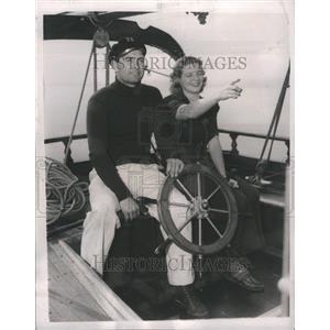 1940 Press Photo Wilsey Stuntman Wife Sailing Ruana