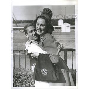 1941 Press Photo Mrs Albert Sabath Racegives JockeyVedd