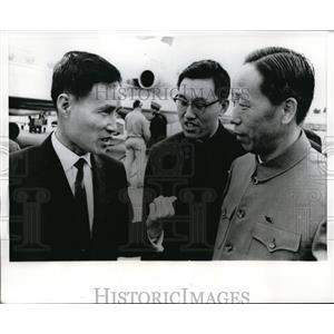 1969 Press Photo N Vietnam Deputy President Nguyen Van Kha, China's S Lui