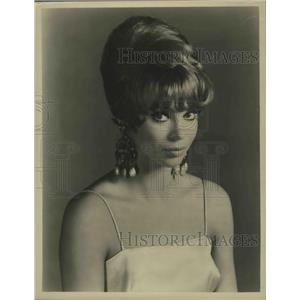1967 Press Photo Juliet Prowse stars in It's Greek To Me on Danny Thomas special